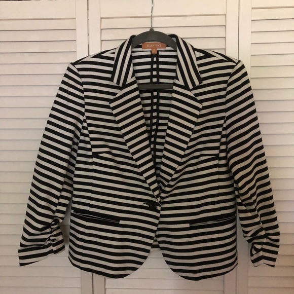 Ellen Tracy Jackets & Blazers - 💕HP💕Black and white striped one button blazer